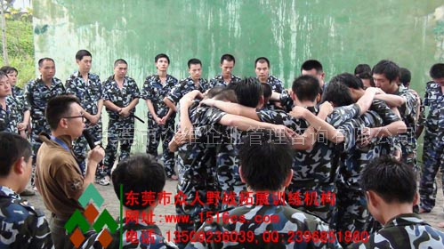 東莞拓展訓練風采：我們是兄弟！